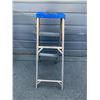 Image 3 : Aluminum Step Ladder - 4ft Tall - 2 Steps
