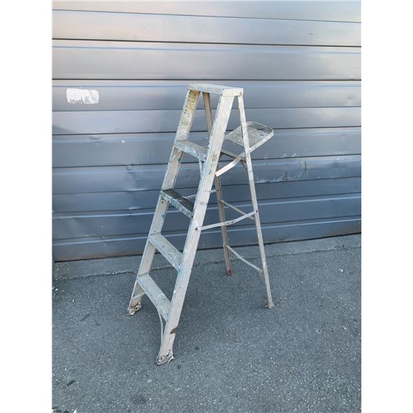 Aluminum Ladder - 5ft Tall - 4 Steps