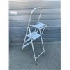 Image 2 : Aluminum Step Ladder - 5.5ft Tall - 3 - Step Ladder