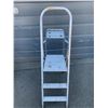 Image 3 : Aluminum Step Ladder - 5.5ft Tall - 3 - Step Ladder