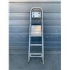 Image 4 : Aluminum Step Ladder - 5.5ft Tall - 3 - Step Ladder