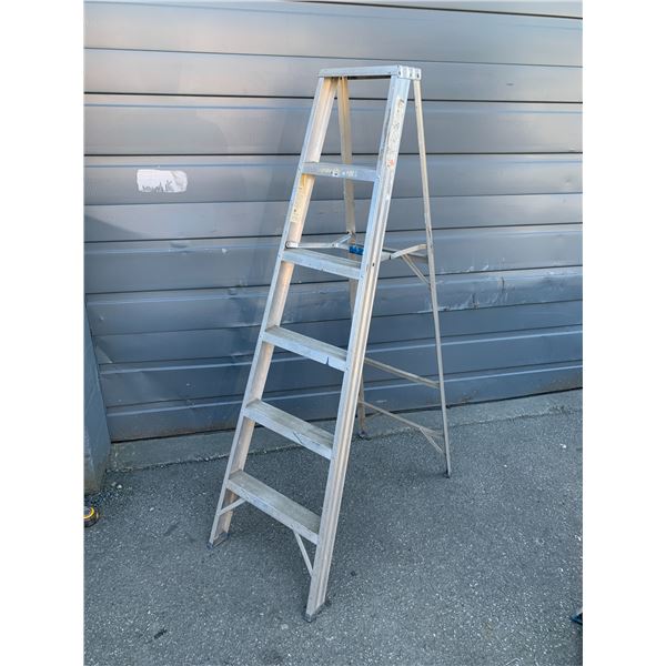 Aluminum Ladder - 6ft Tall - 5 steps