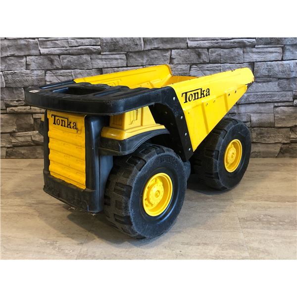 Tonka Truck - Mighty Dump Truck - 19"