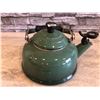 Image 4 : Le Creuset Kettle - Sage Coloured - 1.6L - Rusted Inside