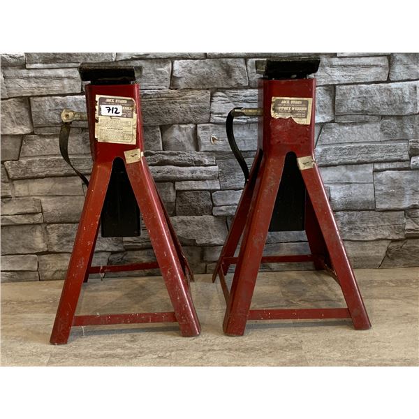 Set of 2 Jack Stands - 4000lb Capacity - 1 Crossarm  is detached (See pics)