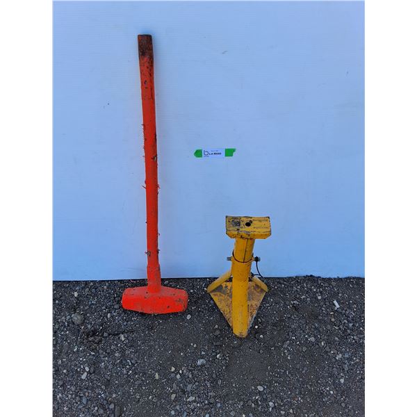 **31" x 8" Metal Mallet & Adjustable Jack, Cannot Ship