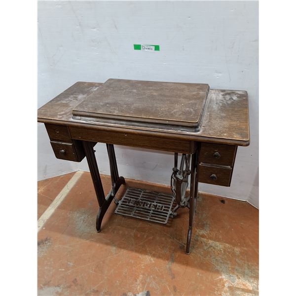 *Vintage Singer Treadle Machine with Wooden Table and Accessories 34" x 30.5" x 16", Cannot Ship