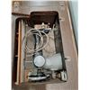 Image 6 : *Vintage Singer Treadle Machine with Wooden Table and Accessories 34" x 30.5" x 16", Cannot Ship