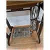 Image 7 : *Vintage Singer Treadle Machine with Wooden Table and Accessories 34" x 30.5" x 16", Cannot Ship