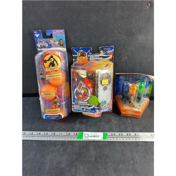 Space Jam Mini Figures 4 Pack, Kung Zhu Battle Armour Set and Color Jet Cartridges