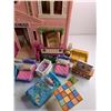 Image 5 : Fisher Price Doll House with Furniture 29" x 22" x 8"  -  PICK UP ONLY