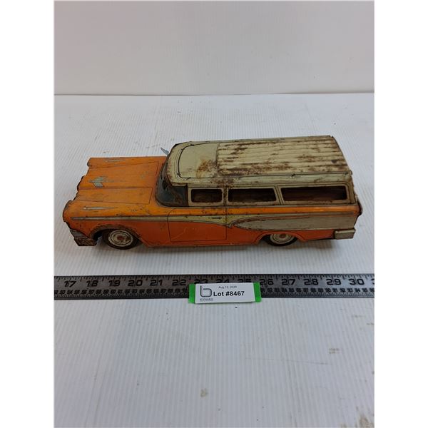 Vintage Tin "50's Station Wagon" Table Decor - As is
