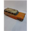 Image 2 : Vintage Tin "50's Station Wagon" Table Decor - As is