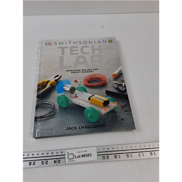 Smithsonian Tech Lab Awesome Builds For Smart Makers Hard Cover Book