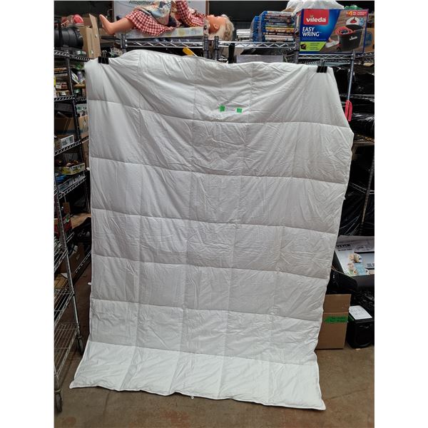 Comforter 80" x 60"