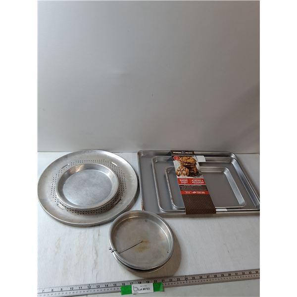 (5) Cake Pans, (2) Pizza Trays, (3) Baking Sheets - As Is