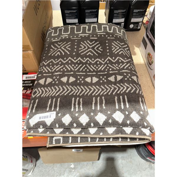 Riviera Home 84” x 60” Area Rug with Geometric Pattern