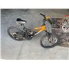 Image 2 : Bear Mountain Hyper Dual-Suspension Kids Bike with Orange and Black Frame