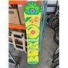 Image 4 : Green Snowboard with Bindings and Decorative Yellow Underside