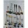 Image 3 : Large Lot of Vintage Collectible Spoons