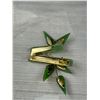 Image 4 : Beautiful 1960s Green BC Jade Stones Brooch