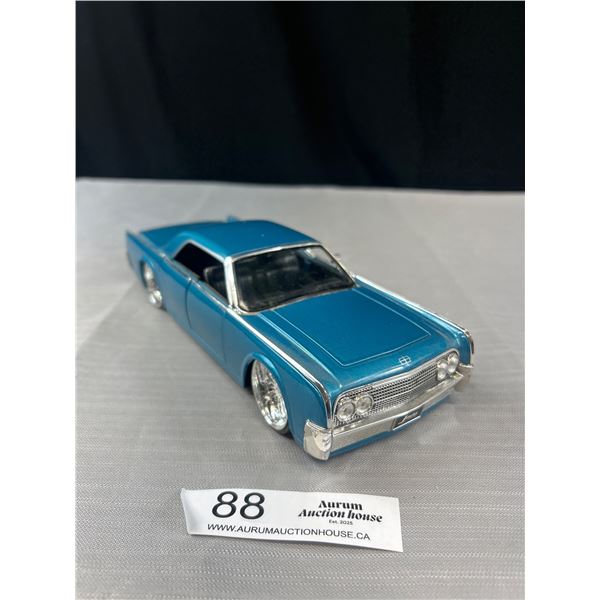 1/24th Scale 1963 Lincoln Continential Diecast Car