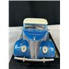 Image 3 : 1/18th Scale 1937 Ford Convertible Diecast Car