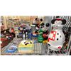 Image 2 : SHELF OF DISNEY COLLECTIBLES