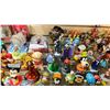 Image 3 : SHELF OF DISNEY COLLECTIBLES