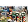 Image 2 : SHELF OF DISNEY COLLECTIBLES