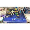 Image 2 : SHELF OF DISNEY COLLECTIBLES