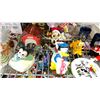Image 8 : SHELF OF DISNEY COLLECTIBLES