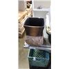 Image 2 : SMALL PET CARRIER AND PLANTER POT
