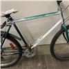 Image 2 : GREEN AND WHITE BIKE