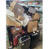 Image 2 : PALLET OF ABANDONED AUCTION ITEMS