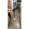 Image 2 : PATIO UMBRELLA WITH STAND