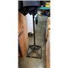 Image 2 : PATIO UMBRELLA WITH STAND