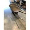 Image 2 : GREEN METAL WHEELBARROW
