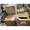 Image 2 : PALLET OF CLEANING SUPPLIES AND FOOD CONTAINERS