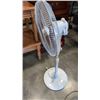 Image 2 : WHITE FLOOR FAN
