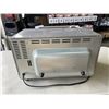 Image 2 : BLACK AND DECKER 6 SLICE AIR FRY TOASTER OVEN - TESTED WORKING, RETAIL $118