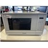 Image 1 : PANASONIC GENIUS MICROWAVE OVEN