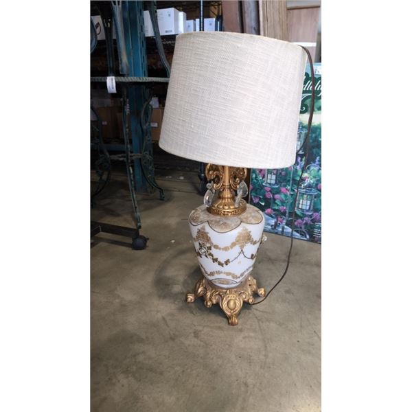 TABLE LAMP WITH HANGING CRYSTALS
