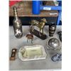 Image 2 : BRASS AND WOODEN DECOR ITEMS