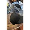 Image 3 : 12 NEW BLACK BALL CAPS