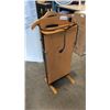 Image 1 : VINTAGE AERO VALET STAND PANT PRESS