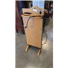 Image 2 : VINTAGE AERO VALET STAND PANT PRESS