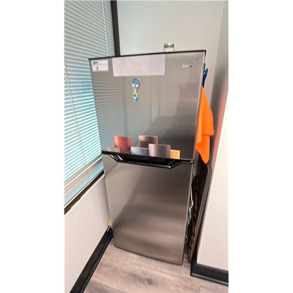 DANBY GREY & BLACK APARTMENT SIZED REFRIGERATOR