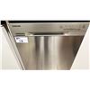 Image 2 : SAMSUNG STAINLESS STEEL FRONT BUILT IN DISHWASHER