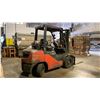 Image 3 : TOYOTA SAS 30 FORKLIFT (PROPANE) - 2 STAGE MAST, STANDARD FORKS, SIDE SHIFT, SOLID TIRES,